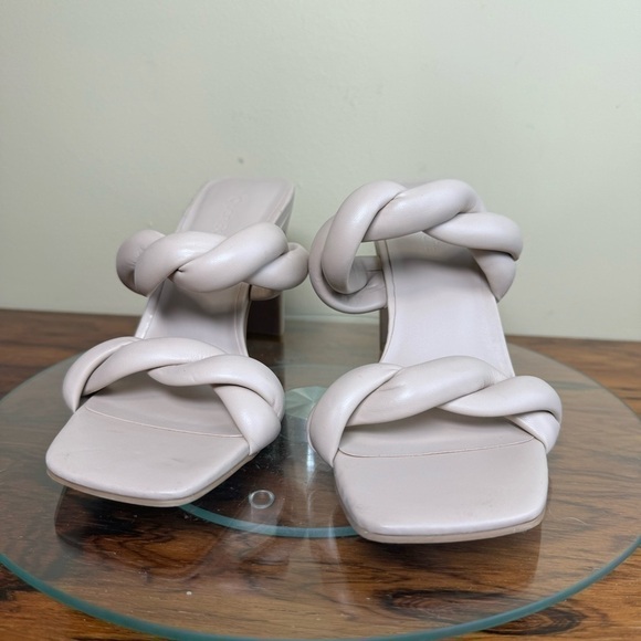 Open Edit Remmy Twist Sandal in beige - Picture 3 of 12